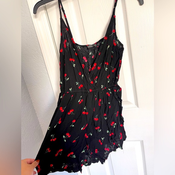 Cherry print adjustable spaghetti straps romper - Picture 4 of 9